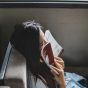 读者阿柚的头像，室内暖光下的女性正面照